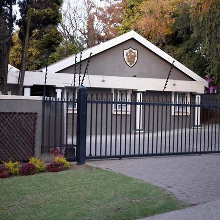 The Elephant Room At Frederick'S Place Pretoria-Noord Exterior foto