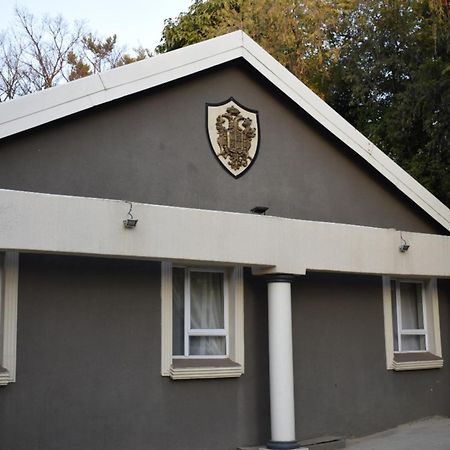 The Elephant Room At Frederick'S Place Pretoria-Noord Exterior foto