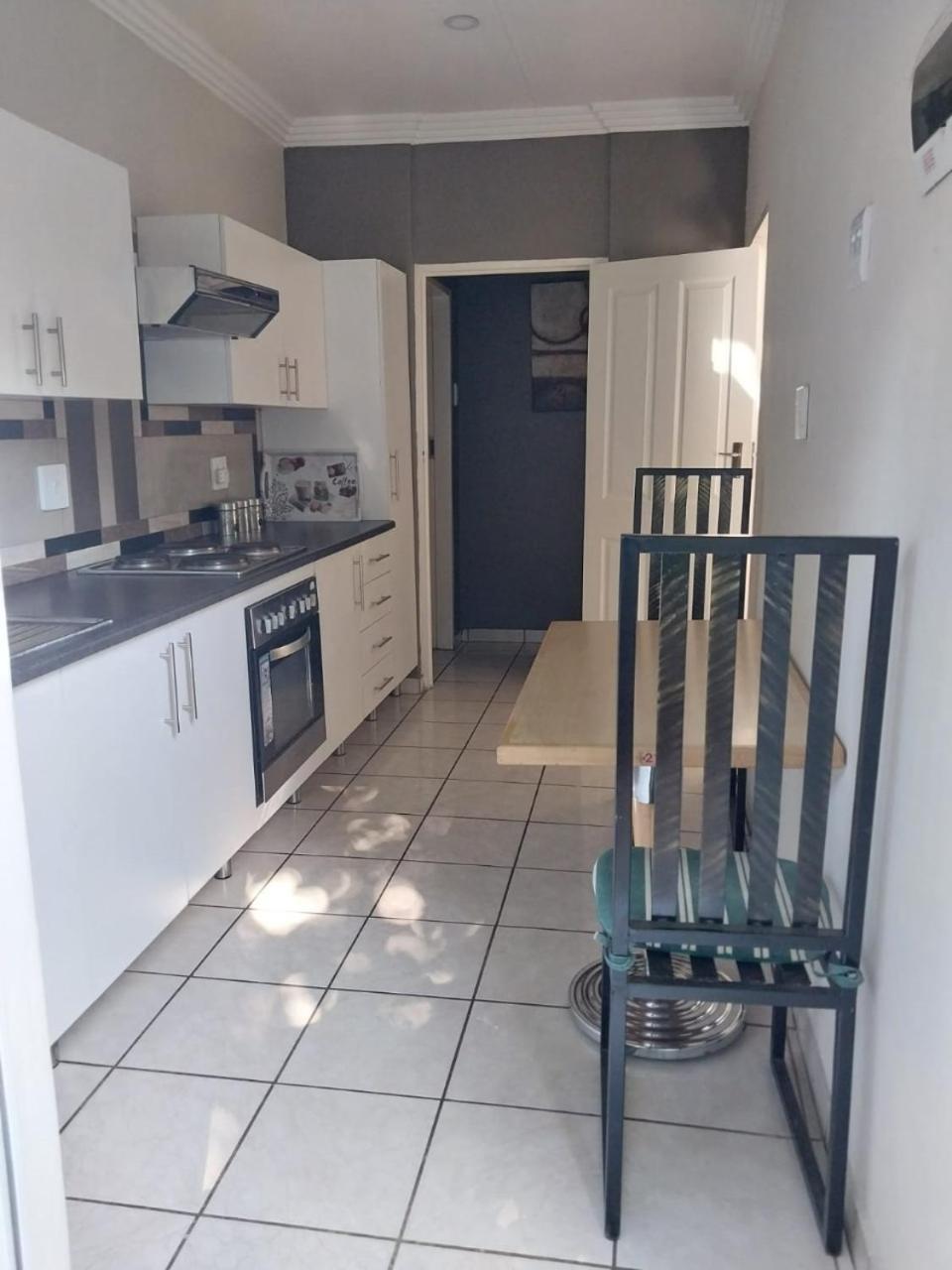 The Elephant Room At Frederick'S Place Pretoria-Noord Exterior foto
